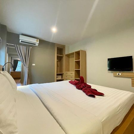 Room Actually Service Apartment Karon Esterno foto