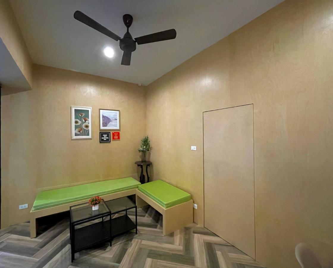 Room Actually Service Apartment Karon Esterno foto