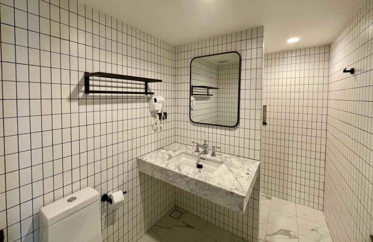 Room Actually Service Apartment Karon Esterno foto