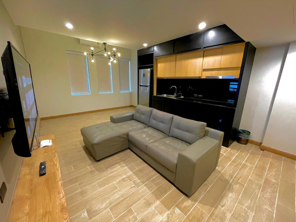 Room Actually Service Apartment Karon Esterno foto