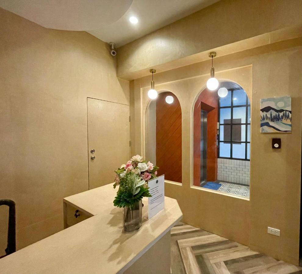 Room Actually Service Apartment Karon Esterno foto