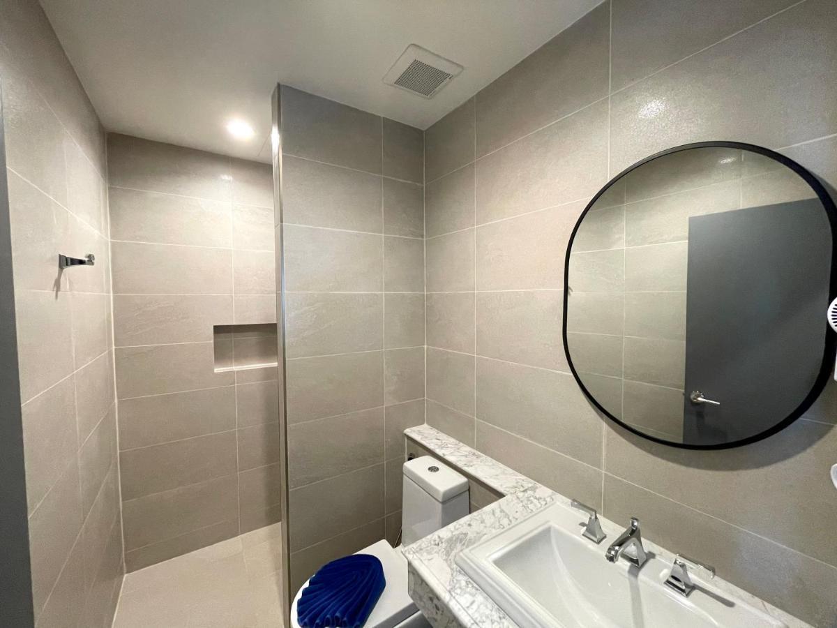 Room Actually Service Apartment Karon Esterno foto