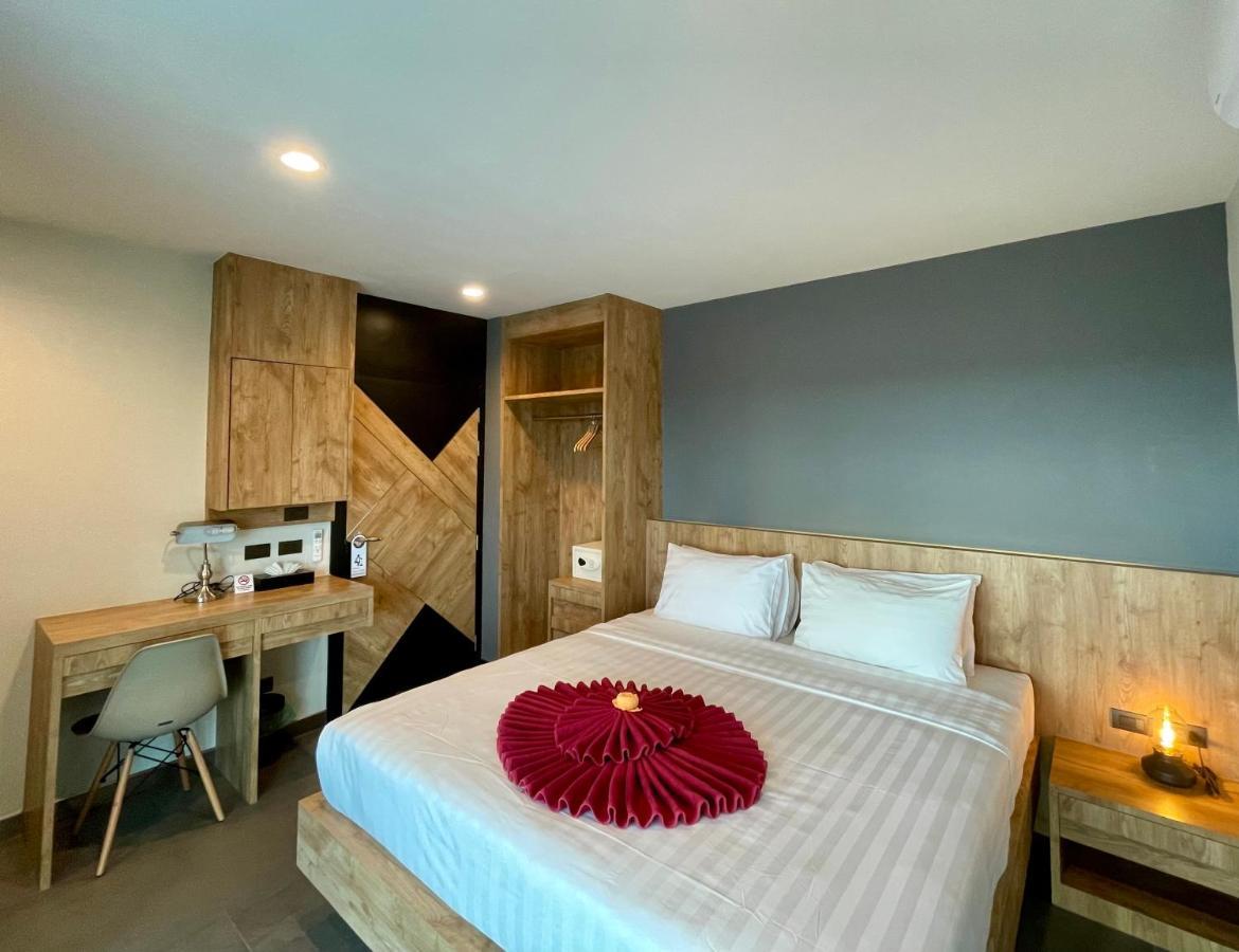 Room Actually Service Apartment Karon Esterno foto