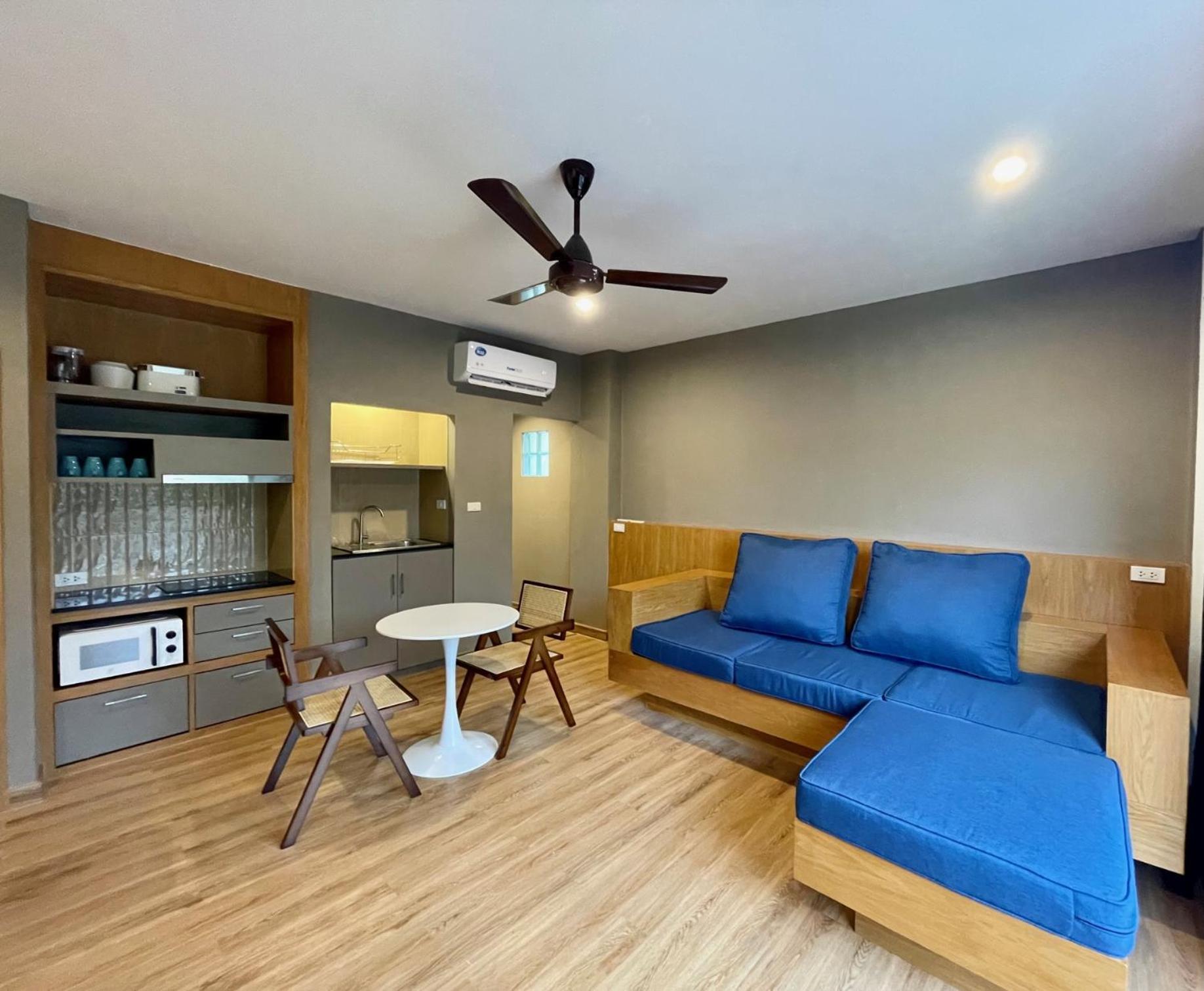 Room Actually Service Apartment Karon Esterno foto