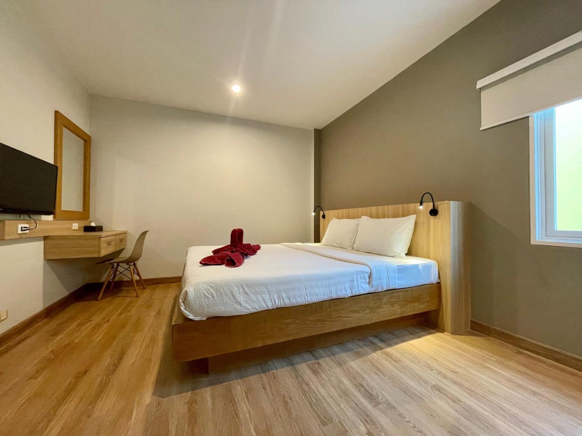 Room Actually Service Apartment Karon Esterno foto
