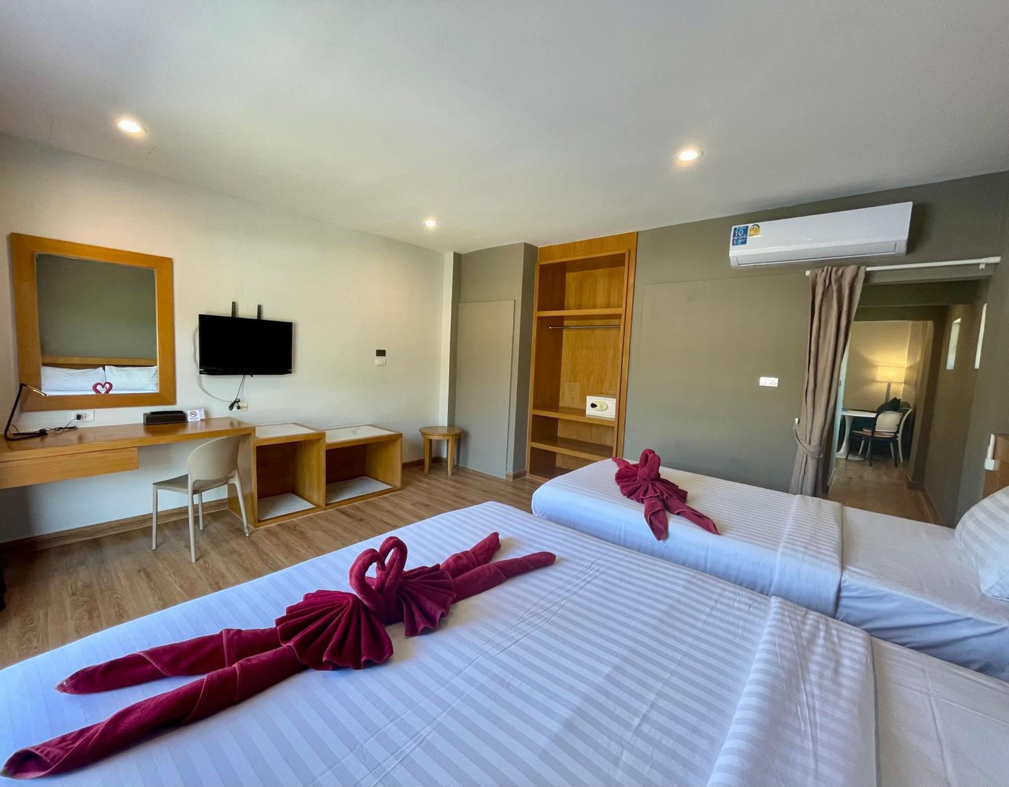 Room Actually Service Apartment Karon Esterno foto