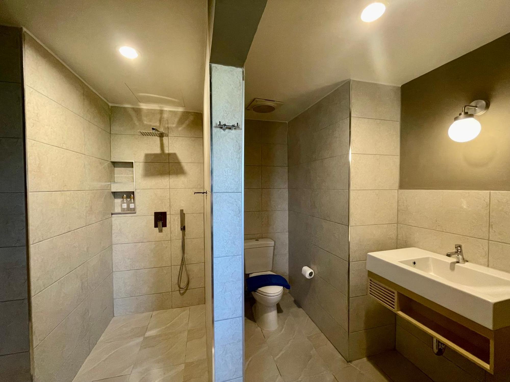 Room Actually Service Apartment Karon Esterno foto