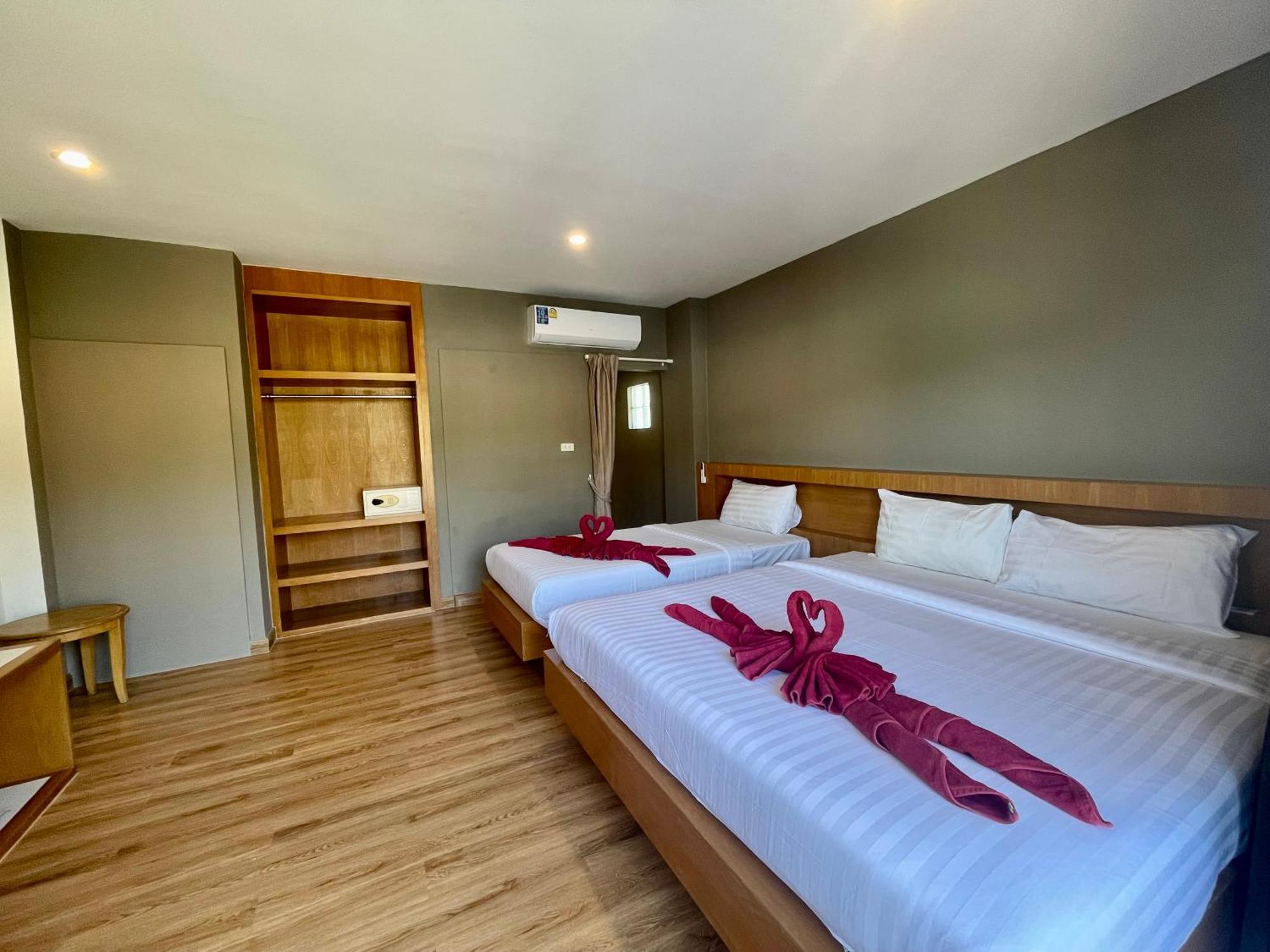 Room Actually Service Apartment Karon Esterno foto